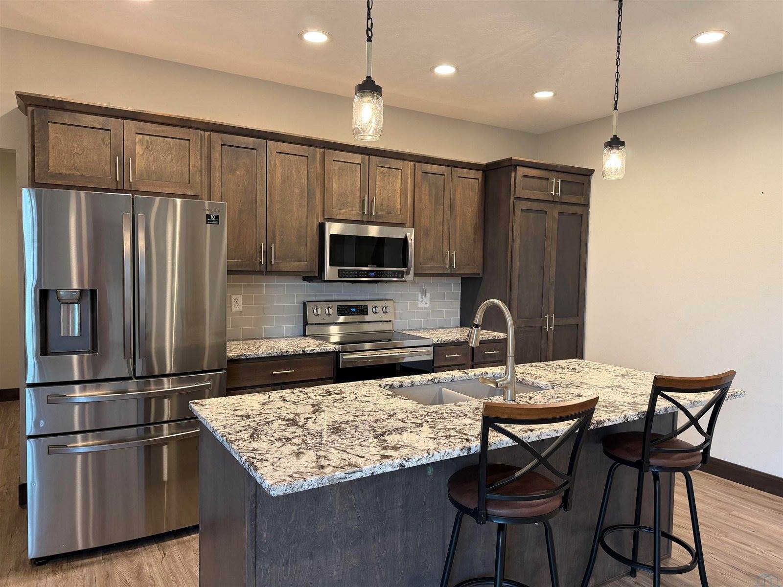 640 S 9th St, Akron, IA 51001