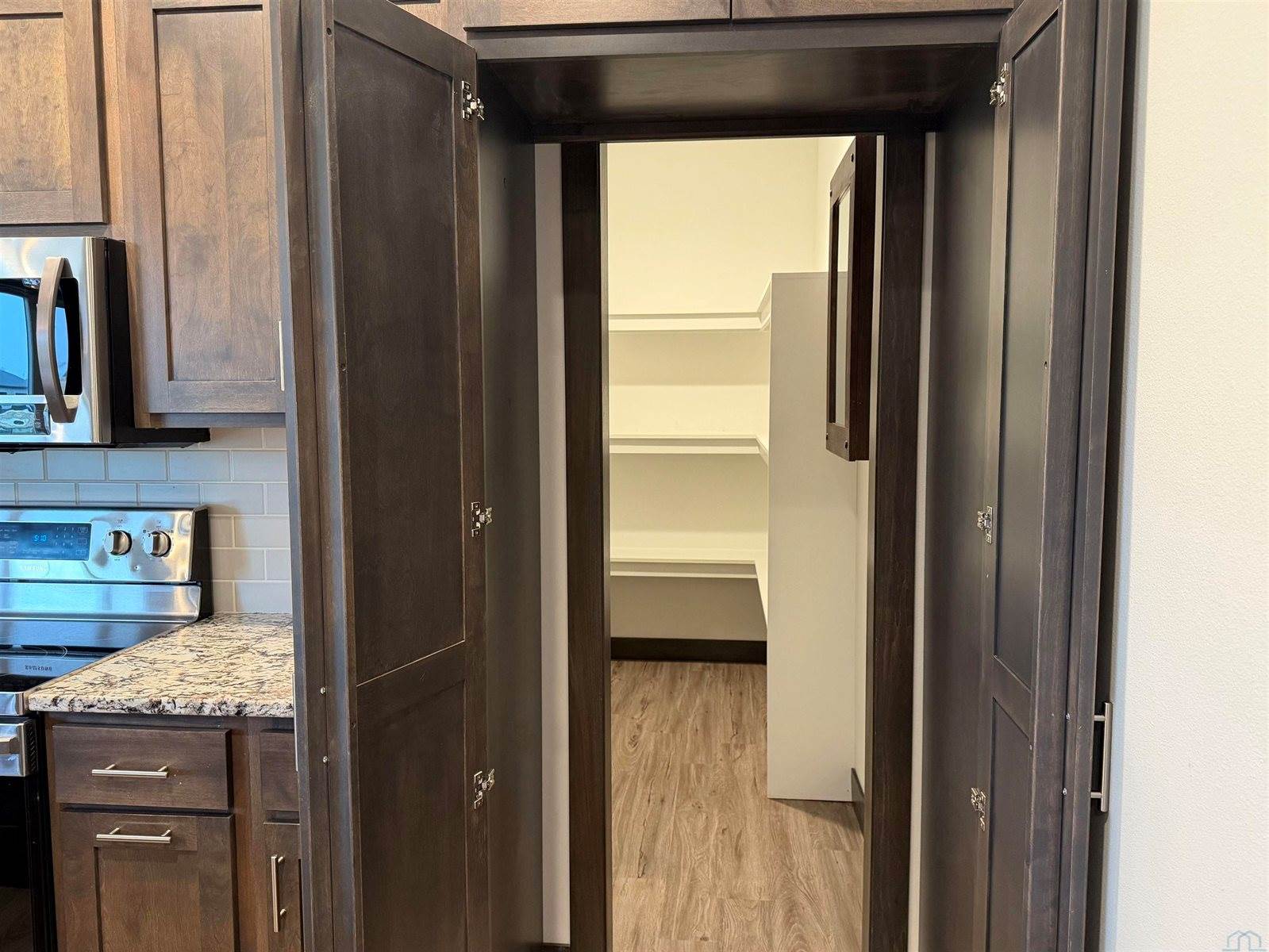 640 S 9th St, Akron, IA 51001