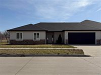 640 S 9th St, Akron, IA 51001
