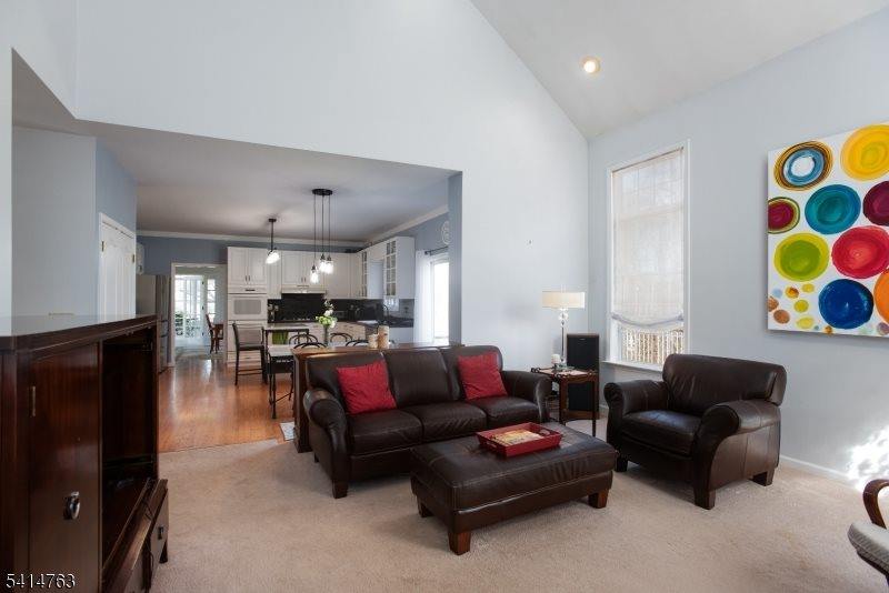 2 Ridge Rd, Green Brook Township, NJ 08812