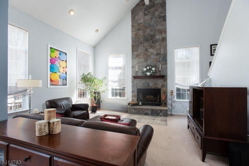 2 Ridge Rd, Green Brook Township, NJ 08812