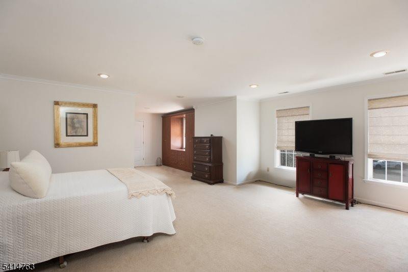 2 Ridge Rd, Green Brook Township, NJ 08812