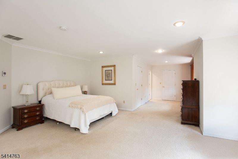 2 Ridge Rd, Green Brook Township, NJ 08812