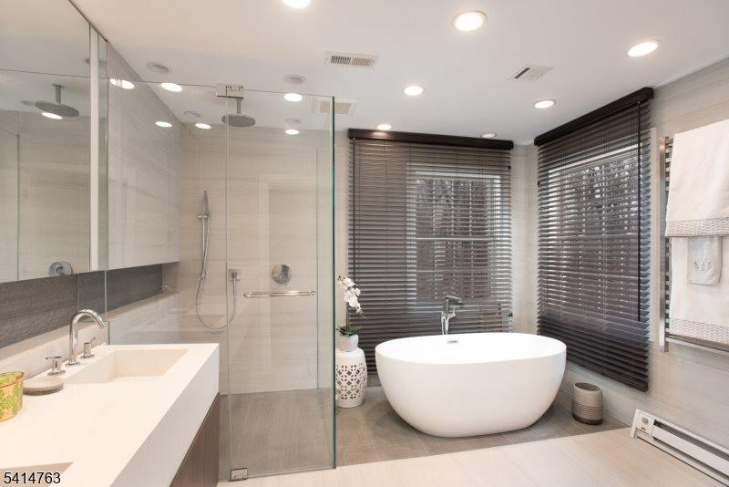 2 Ridge Rd, Green Brook Township, NJ 08812