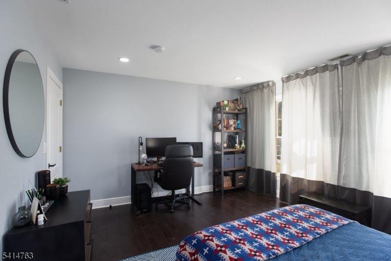 2 Ridge Rd, Green Brook Township, NJ 08812