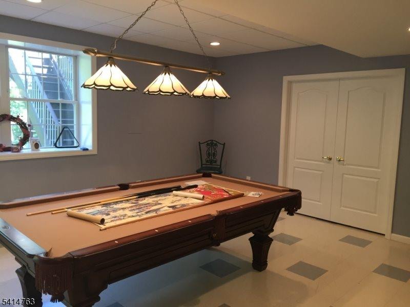 2 Ridge Rd, Green Brook Township, NJ 08812