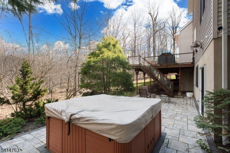 2 Ridge Rd, Green Brook Township, NJ 08812