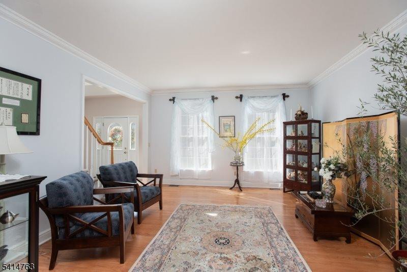 2 Ridge Rd, Green Brook Township, NJ 08812