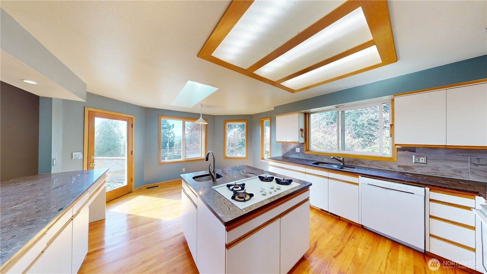 17290 Soundview Road, Mount Vernon, WA 98274