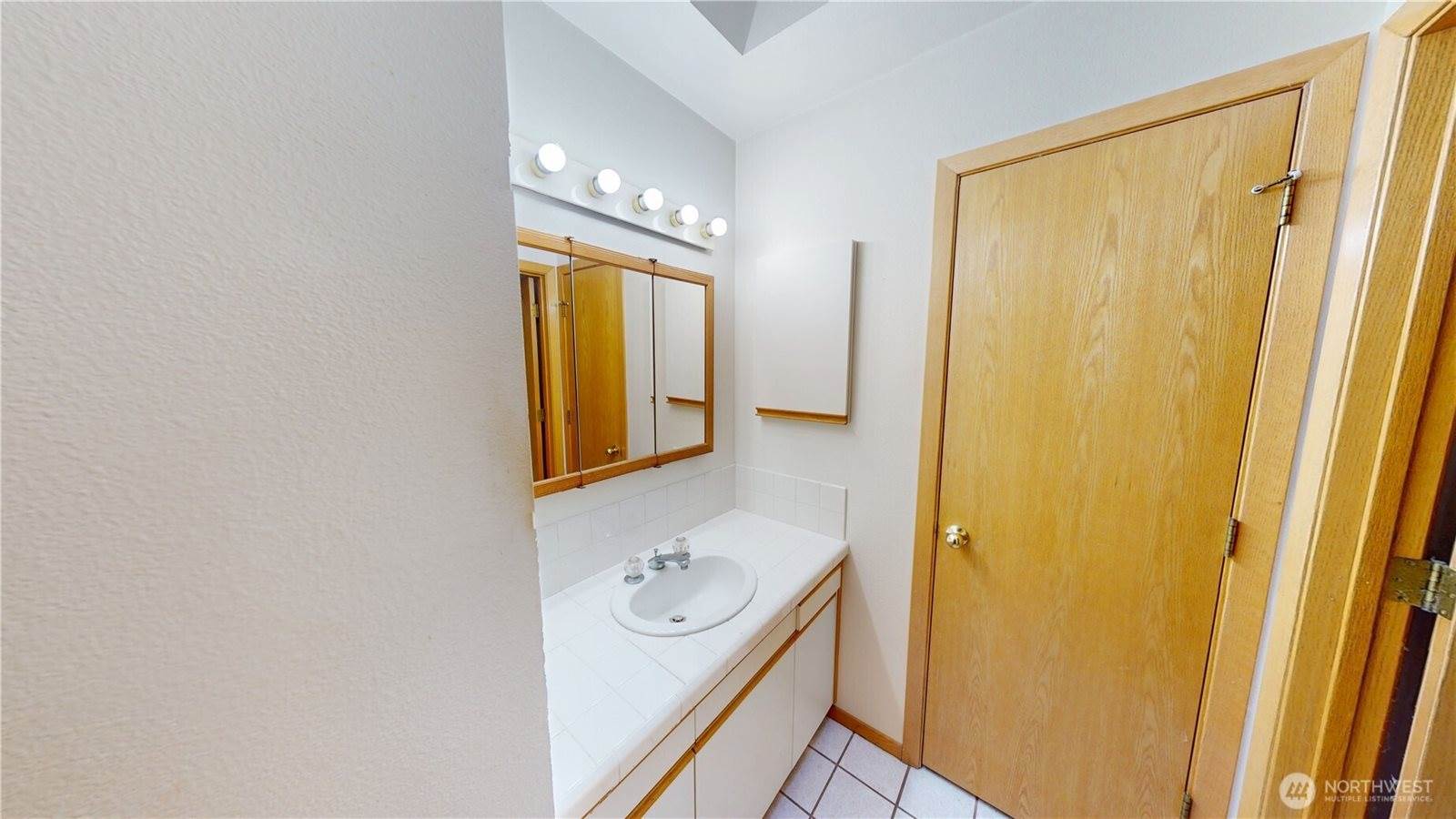 17290 Soundview Road, Mount Vernon, WA 98274