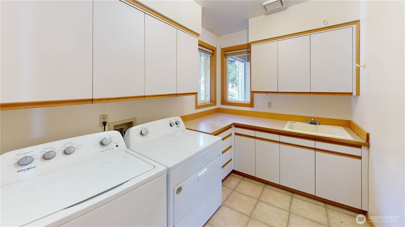 17290 Soundview Road, Mount Vernon, WA 98274