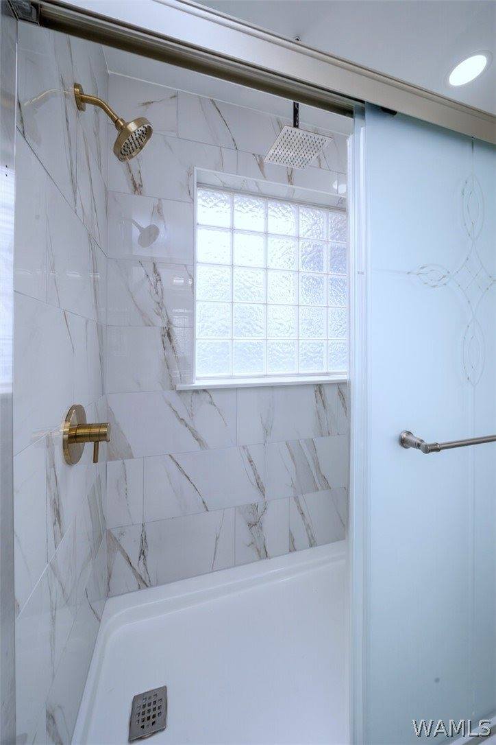 17020 Stonecliff Drive, Northport, AL 35475