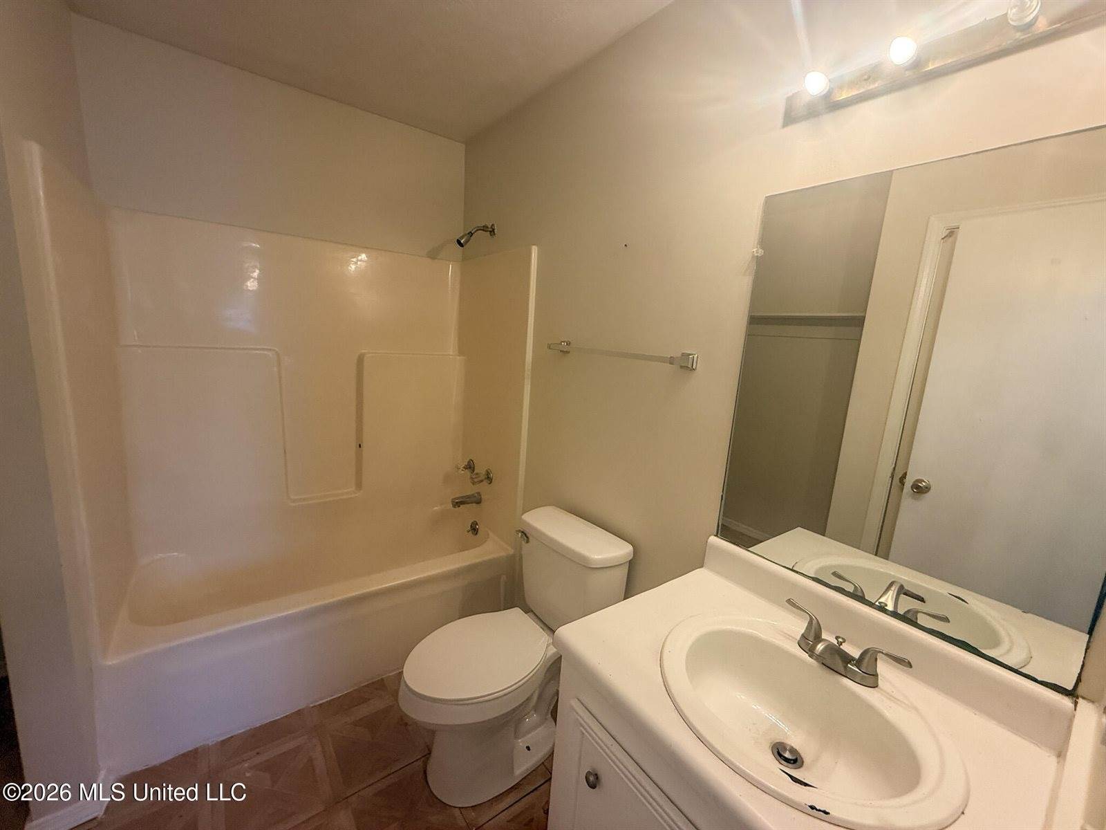 2438 Kingston Avenue, Jackson, MS 39213