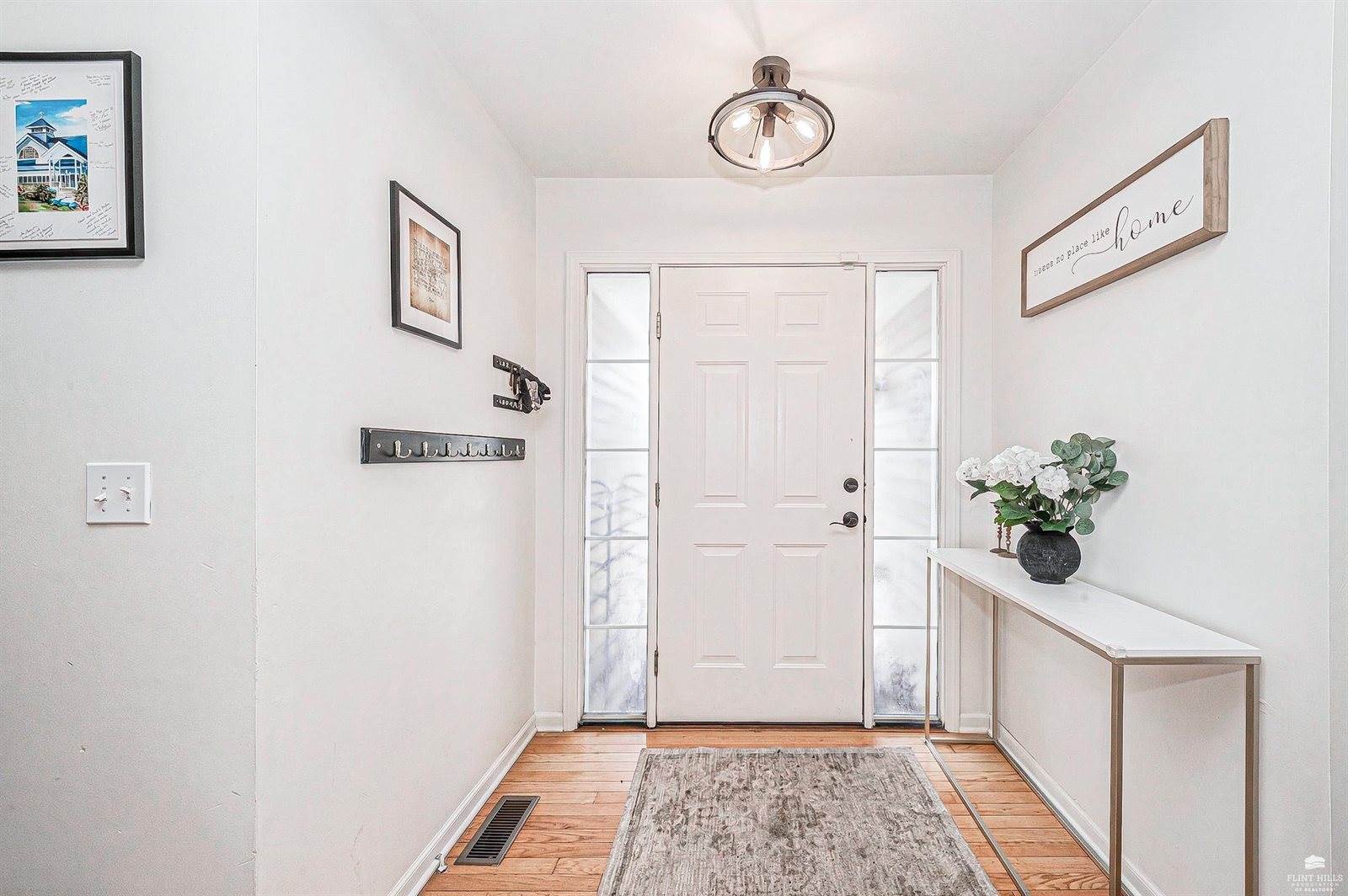 4044 Bald Eagle Drive, Manhattan, KS 66502