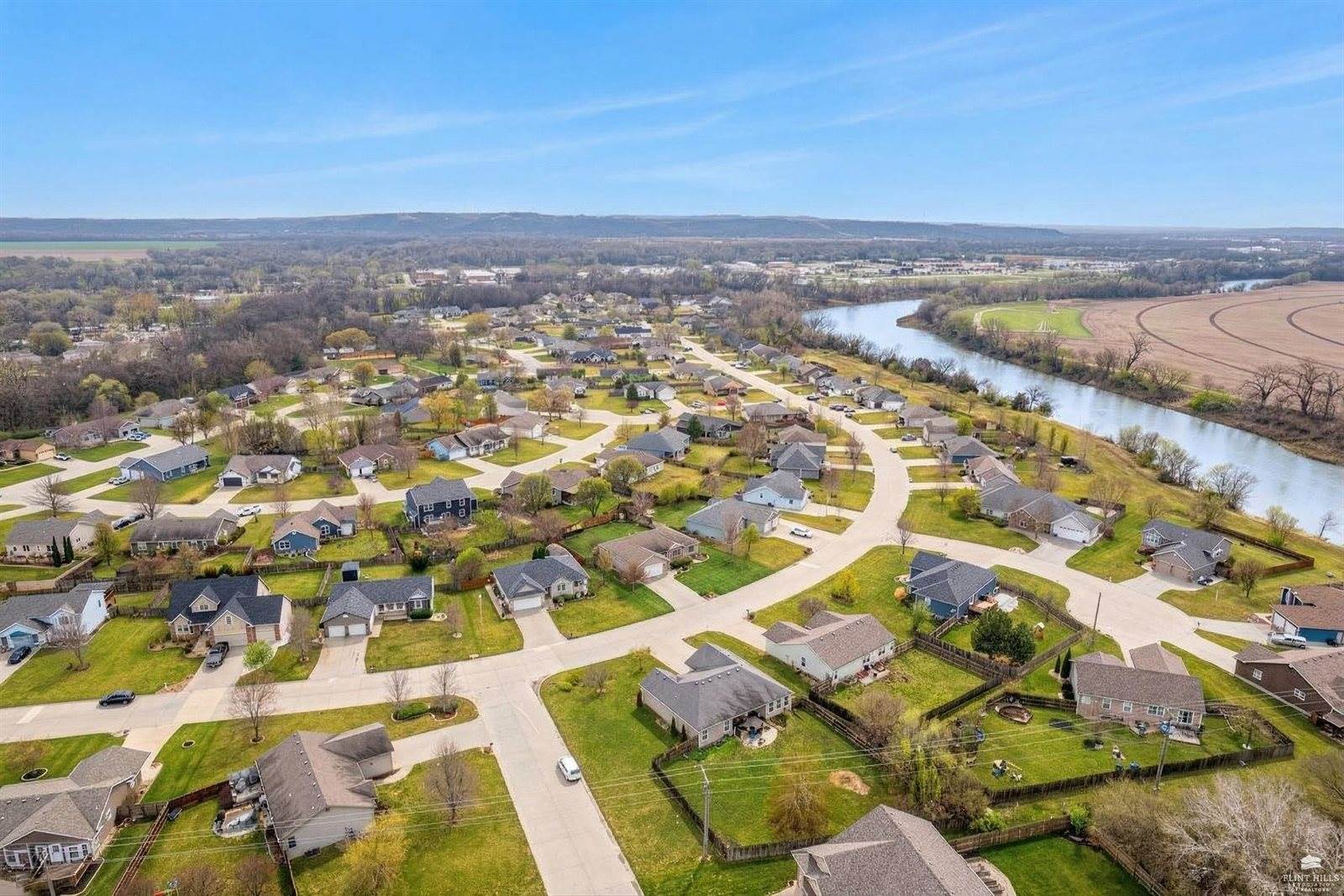 4044 Bald Eagle Drive, Manhattan, KS 66502