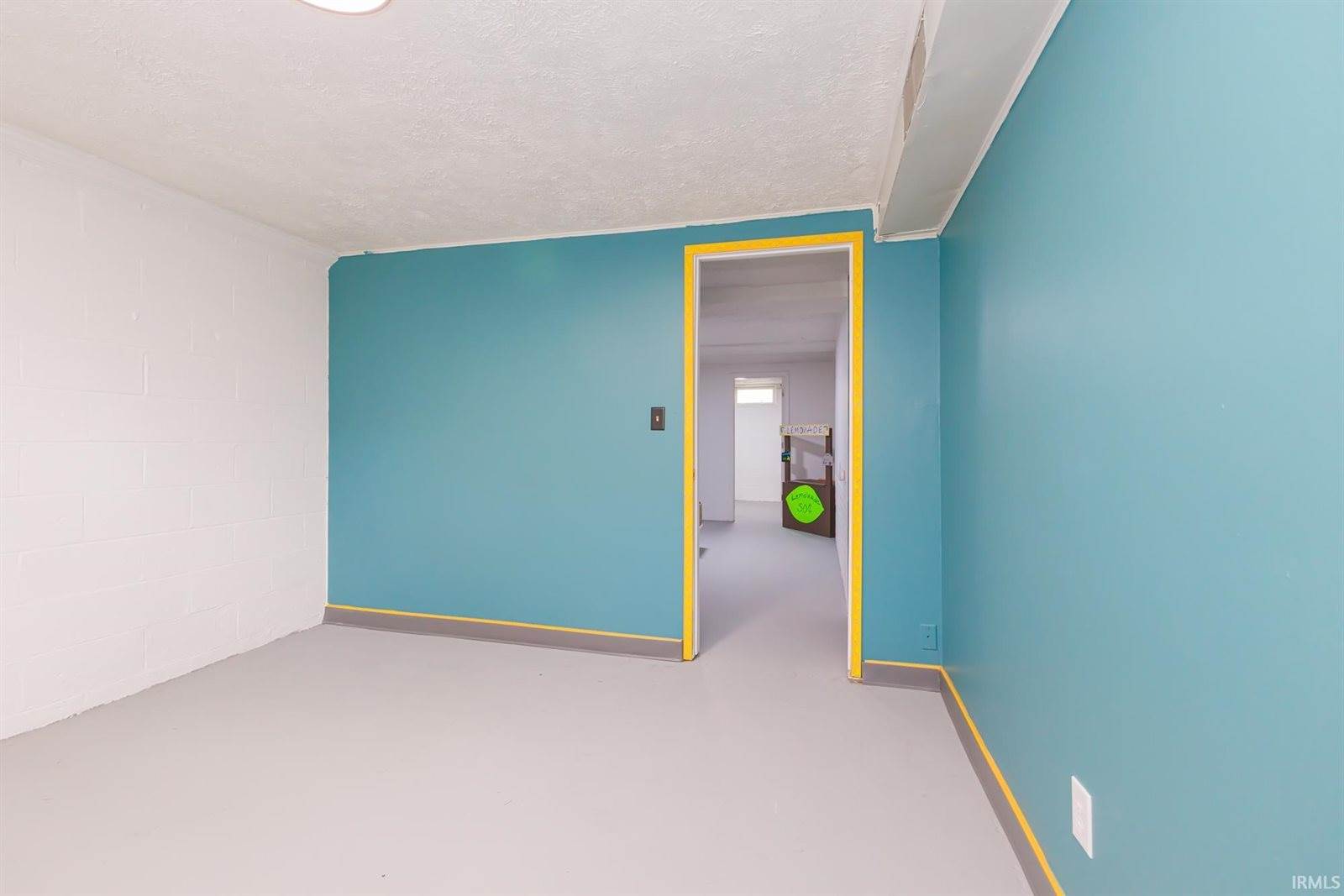 212 N Bittersweet Lane, Muncie, IN 47304