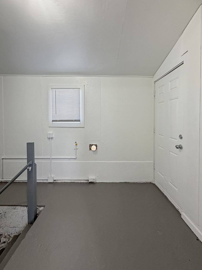 407 East Winneshiek Street, Freeport, IL 61032