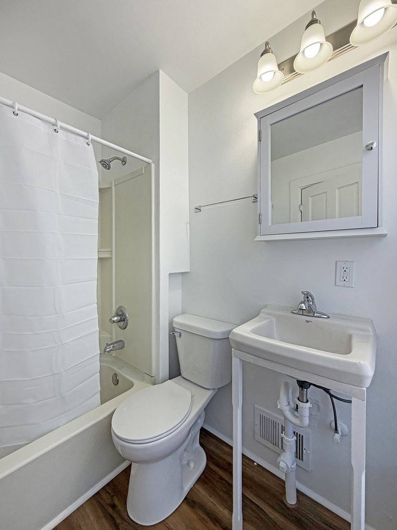 407 East Winneshiek Street, Freeport, IL 61032