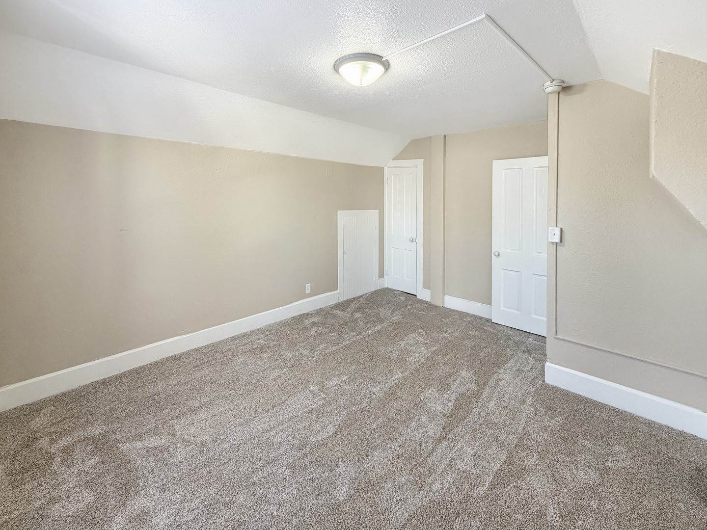 407 East Winneshiek Street, Freeport, IL 61032