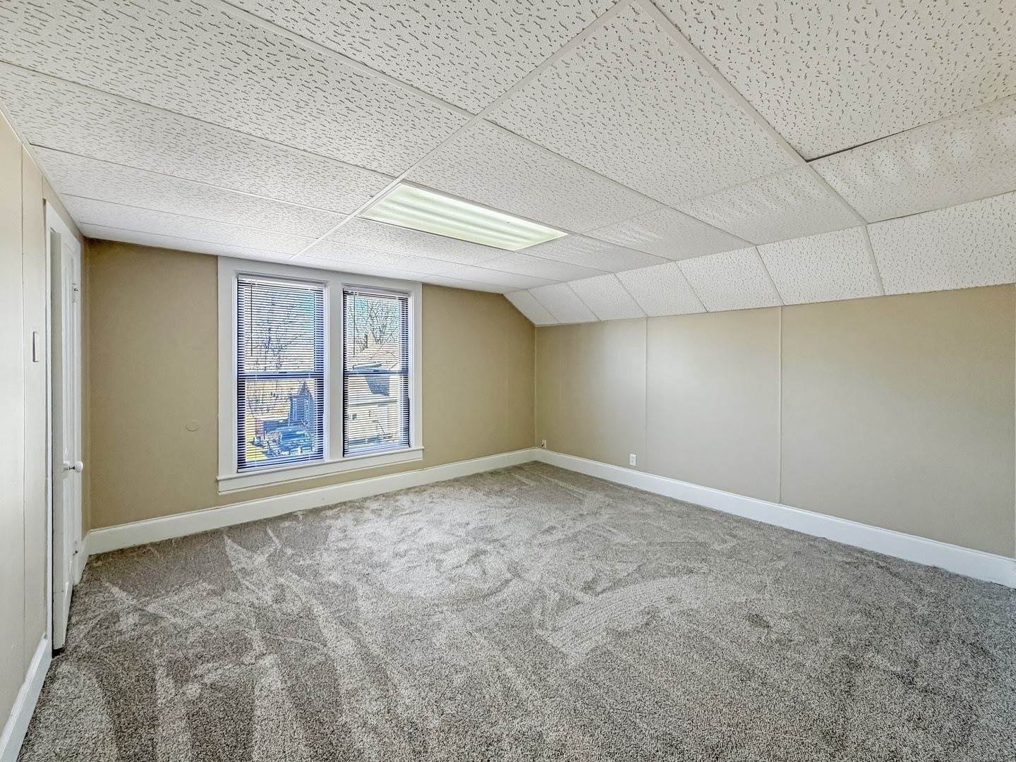 407 East Winneshiek Street, Freeport, IL 61032