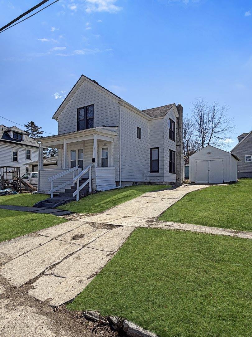 407 East Winneshiek Street, Freeport, IL 61032