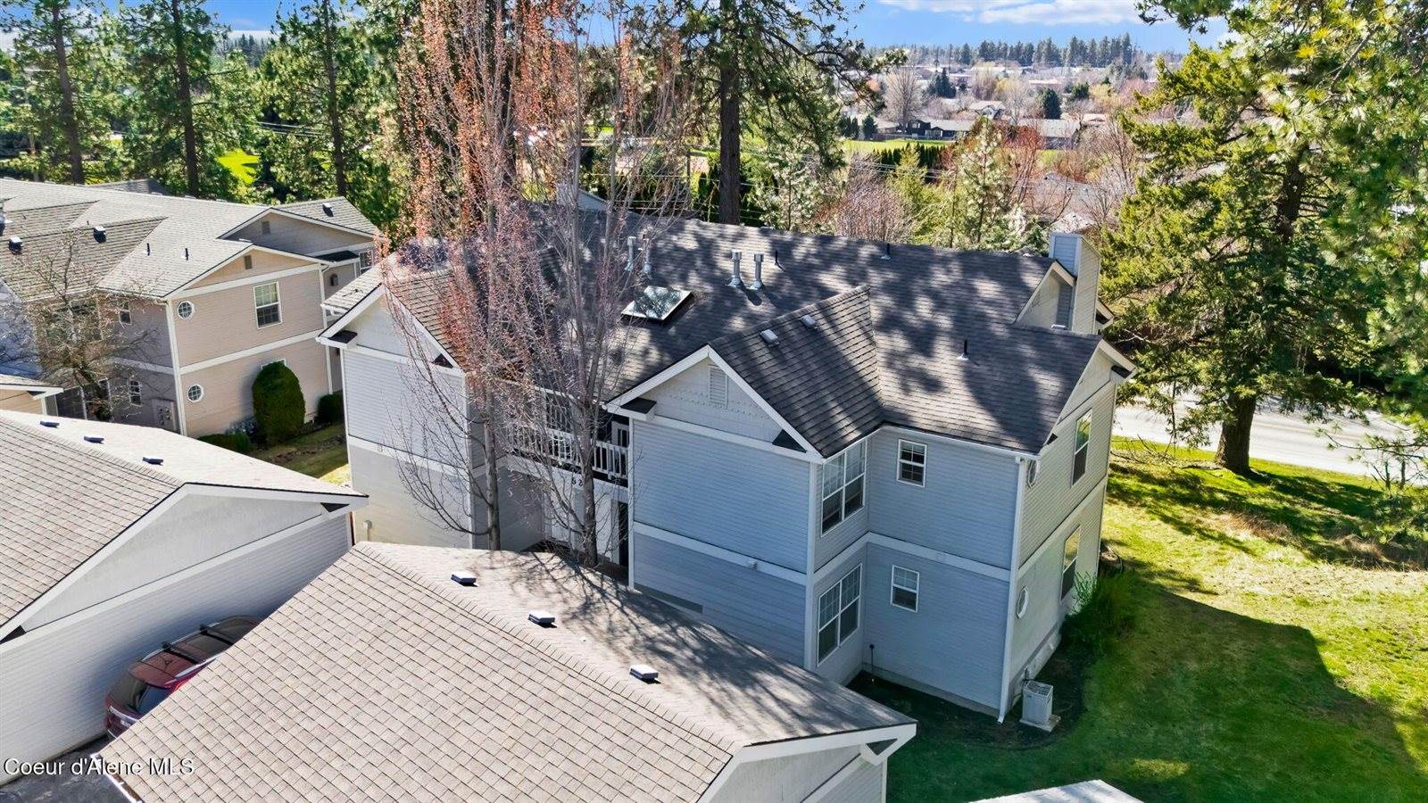 8233 North Ridgewood Dr, Hayden, ID 83835