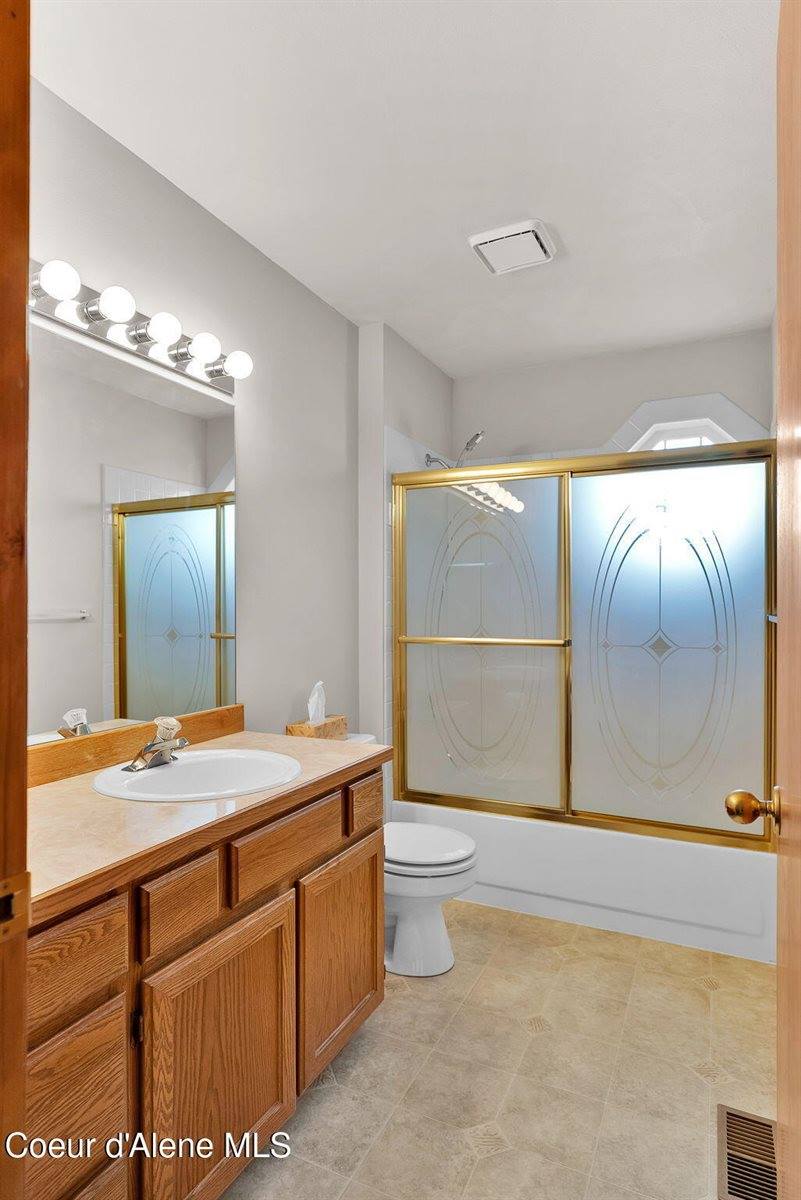 8233 North Ridgewood Dr, Hayden, ID 83835