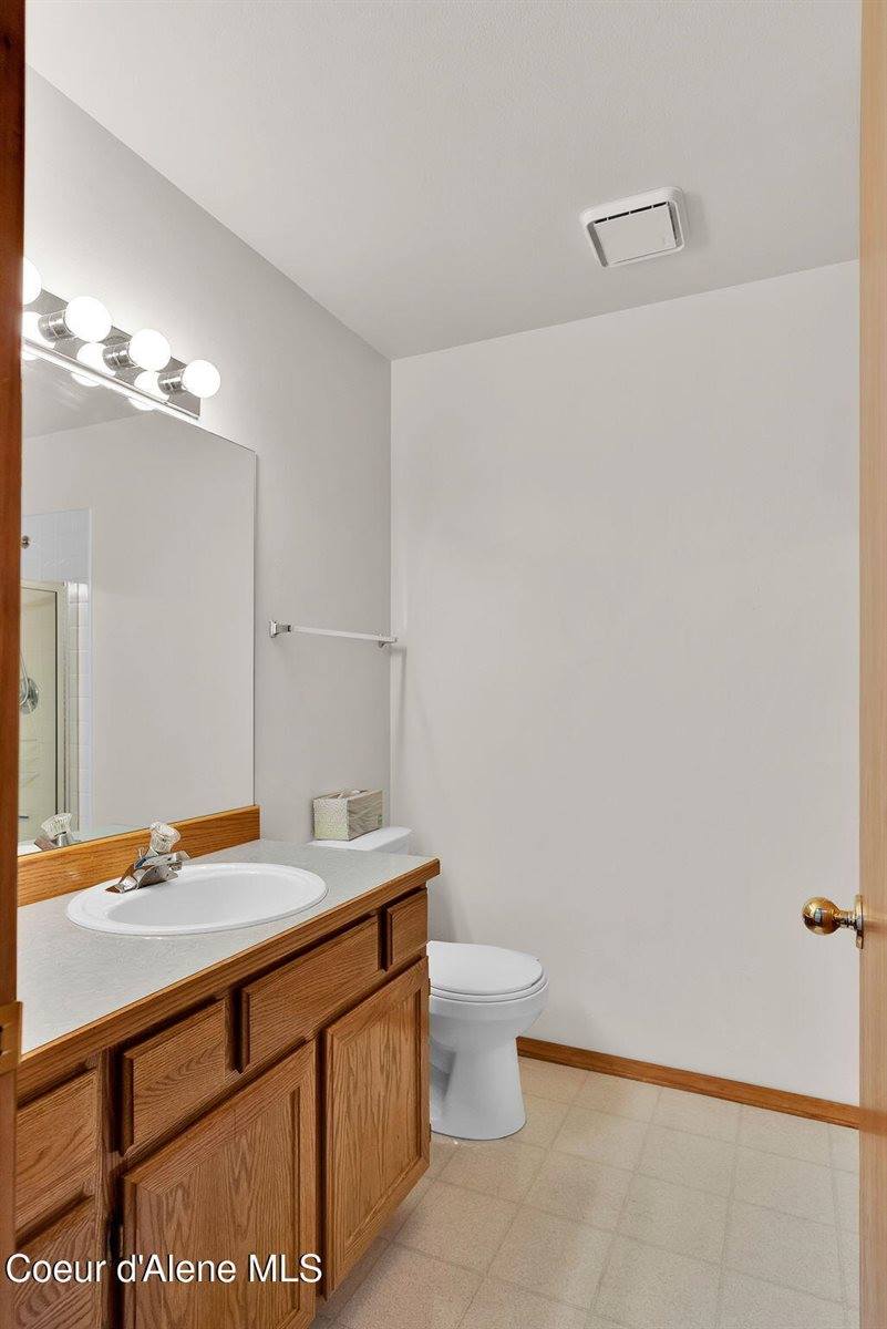 8233 North Ridgewood Dr, Hayden, ID 83835