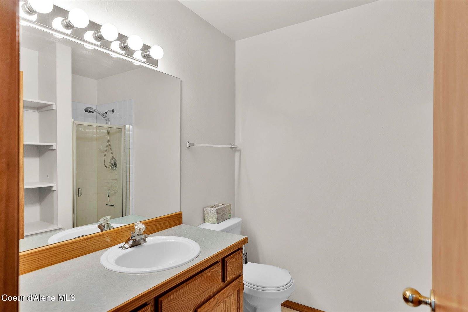 8233 North Ridgewood Dr, Hayden, ID 83835