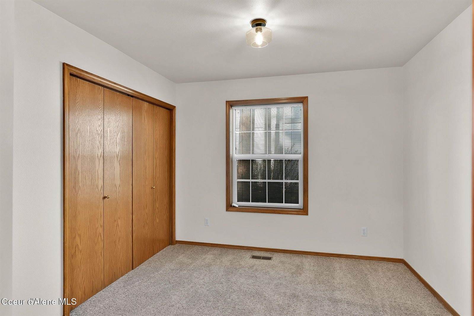 8233 North Ridgewood Dr, Hayden, ID 83835