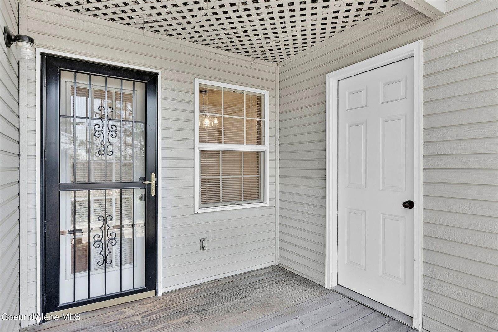 8233 North Ridgewood Dr, Hayden, ID 83835