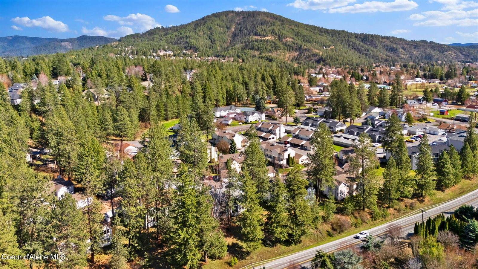 8233 North Ridgewood Dr, Hayden, ID 83835