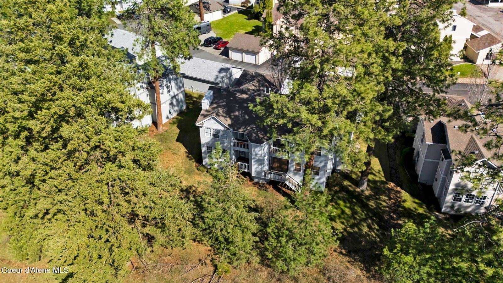 8233 North Ridgewood Dr, Hayden, ID 83835