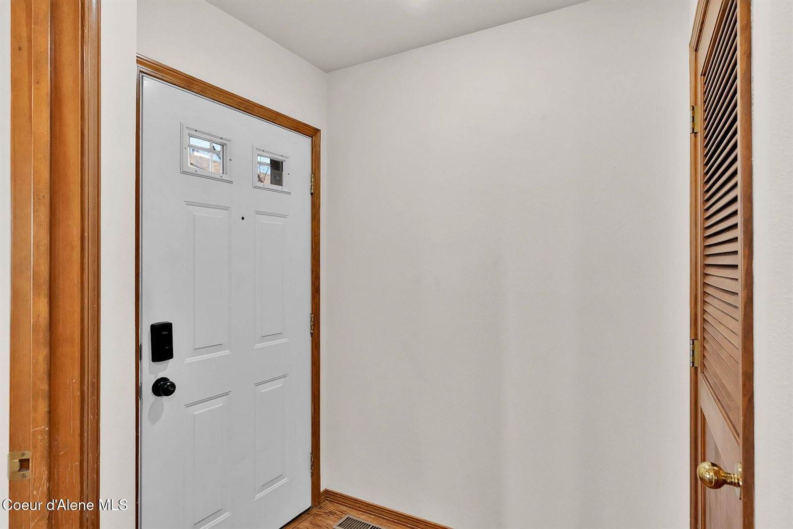 8233 North Ridgewood Dr, Hayden, ID 83835