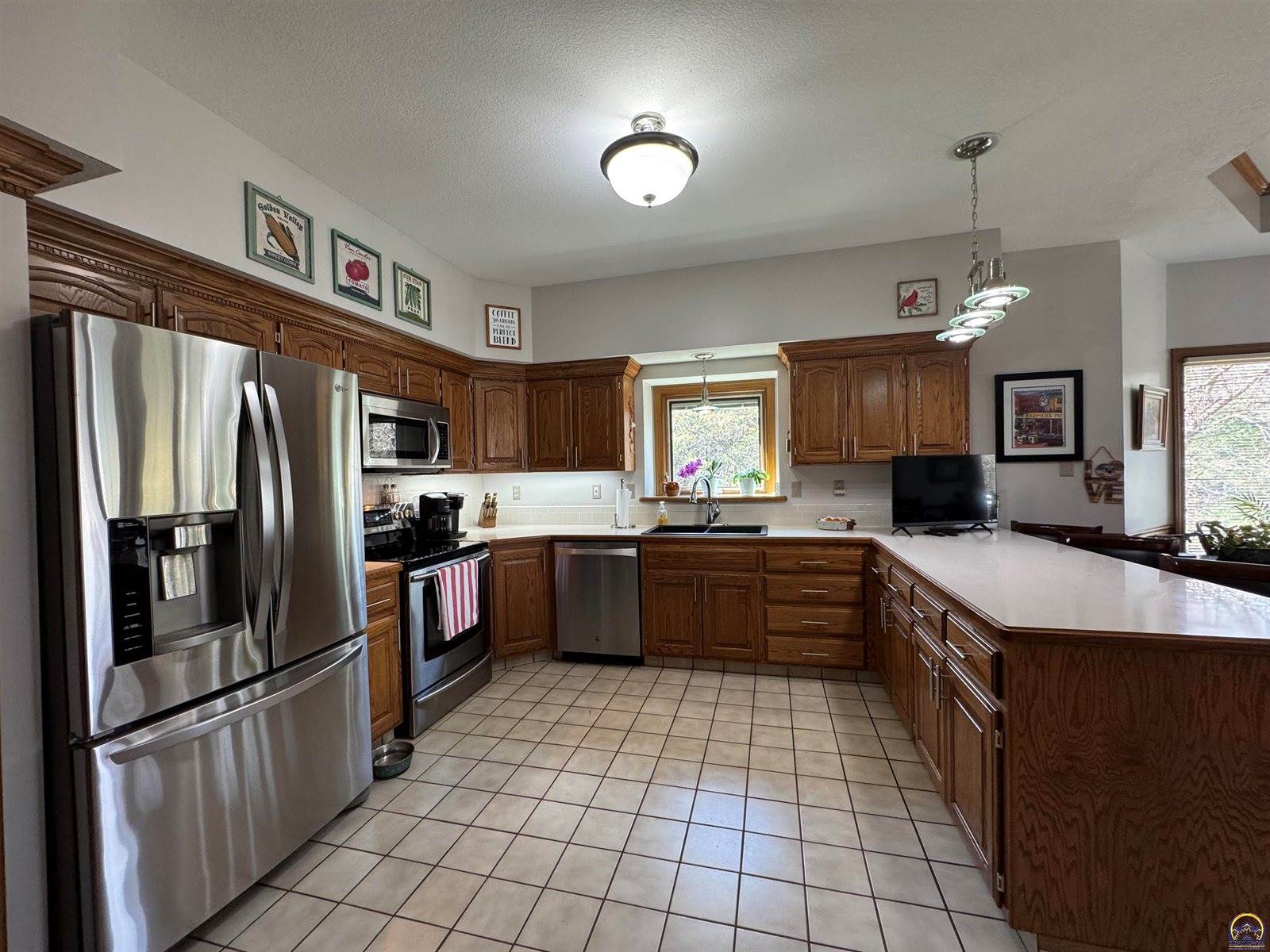 5445 NW Brickyard RD, Topeka, KS 66618