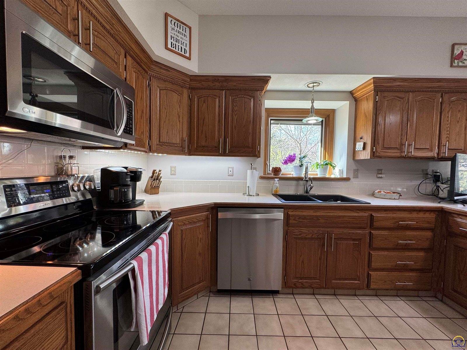 5445 NW Brickyard RD, Topeka, KS 66618