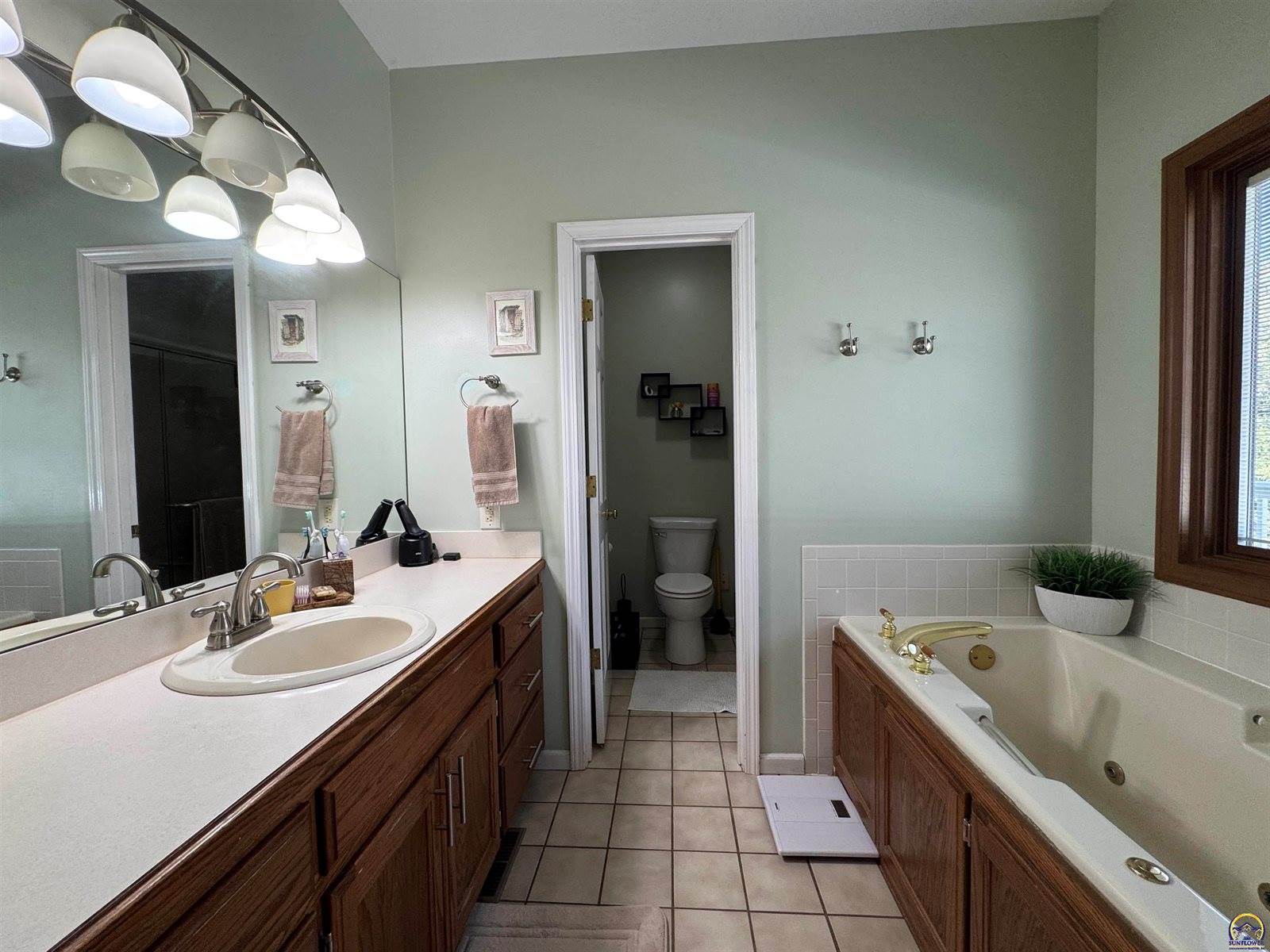 5445 NW Brickyard RD, Topeka, KS 66618