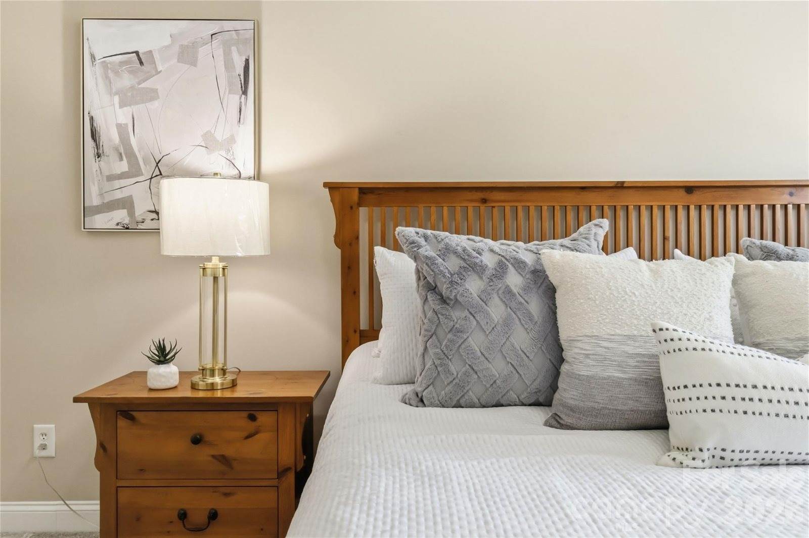 1000 East Woodlawn Road, Charlotte, NC 28209