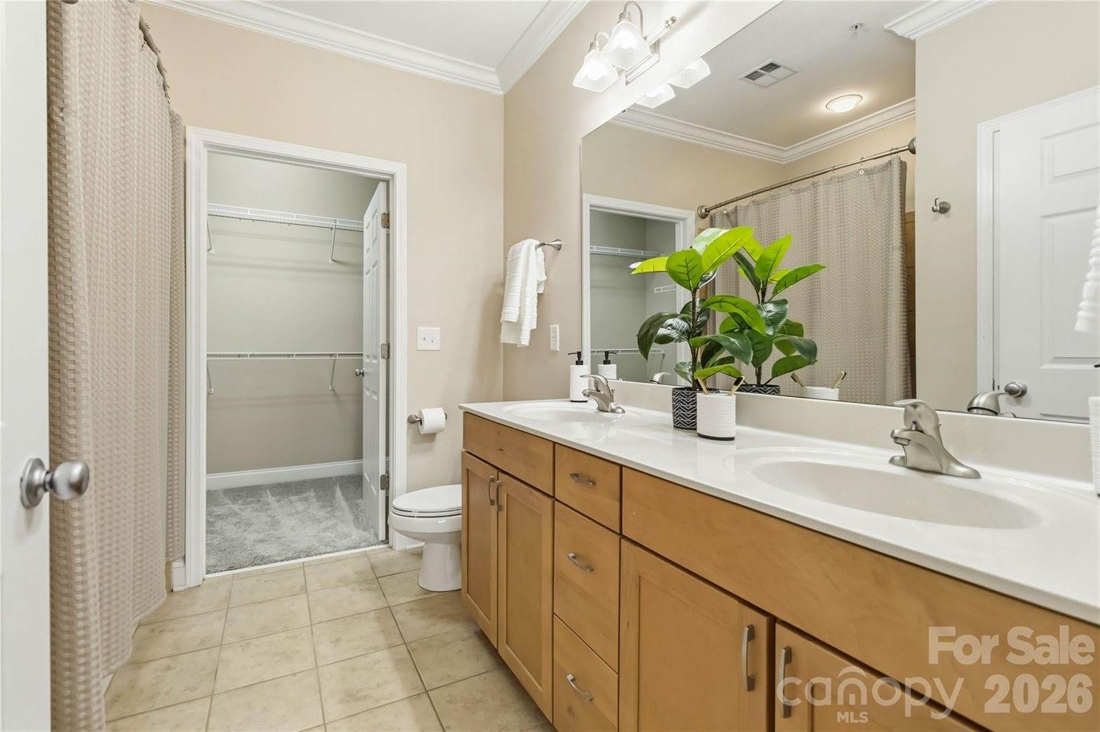 1000 East Woodlawn Road, Charlotte, NC 28209