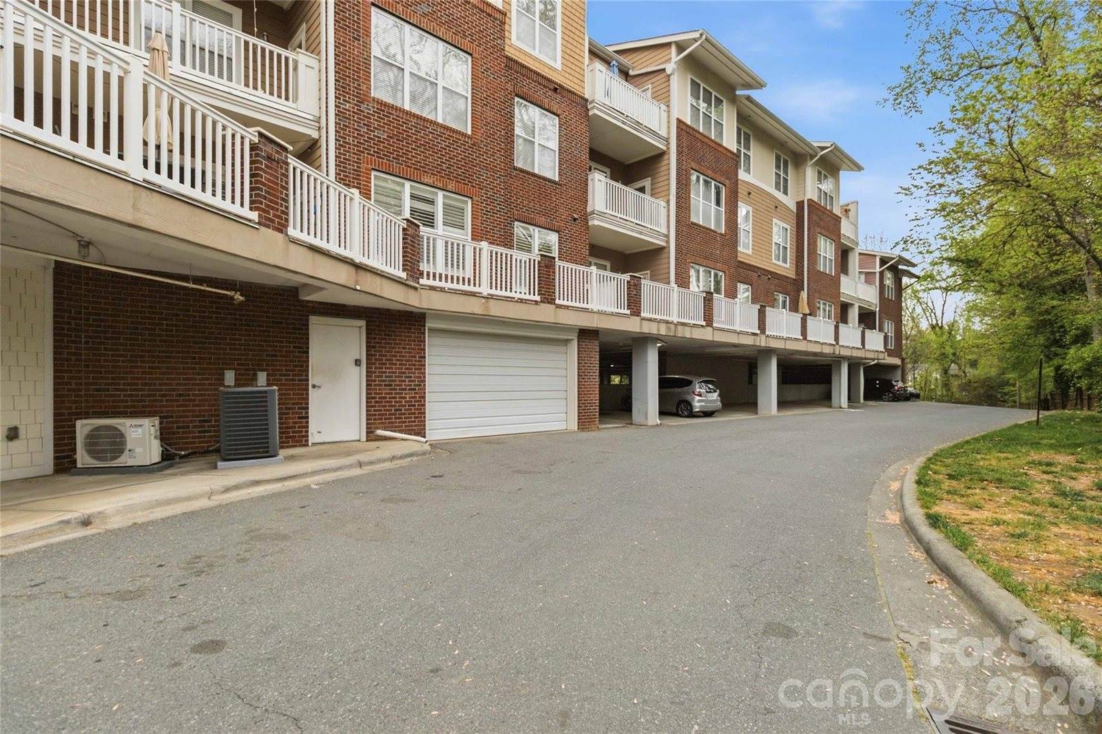 1000 East Woodlawn Road, Charlotte, NC 28209