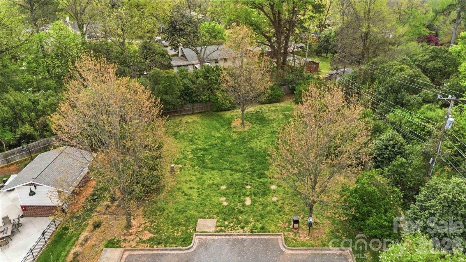 1000 East Woodlawn Road, Charlotte, NC 28209