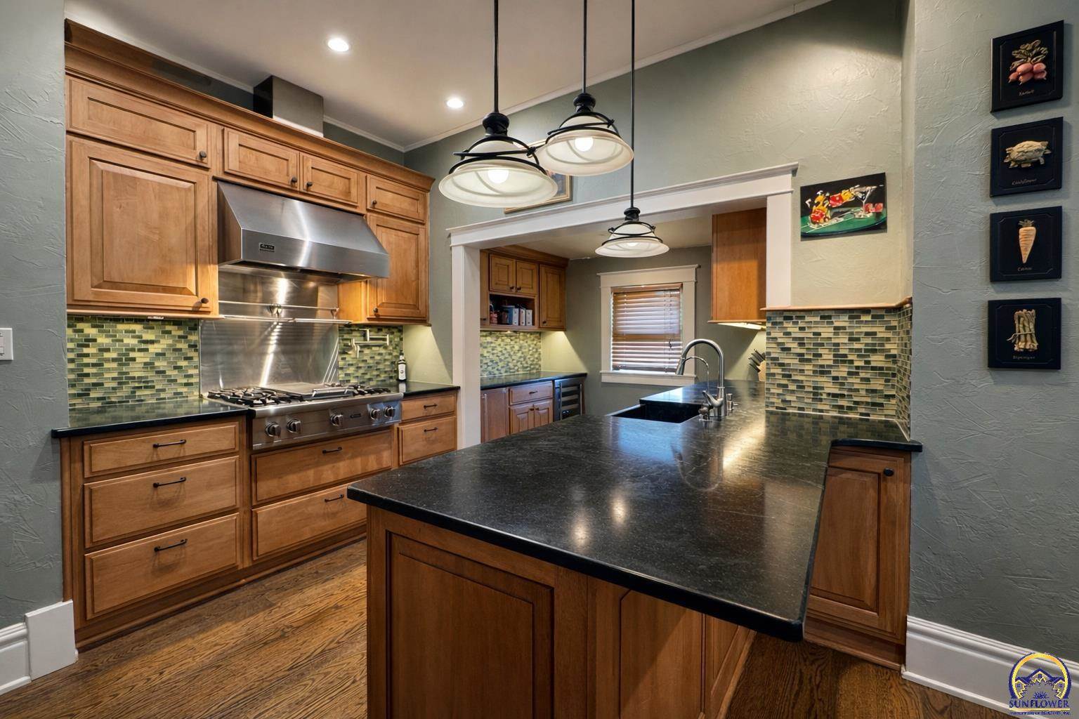 829 SW Buchanan ST, Topeka, KS 66606