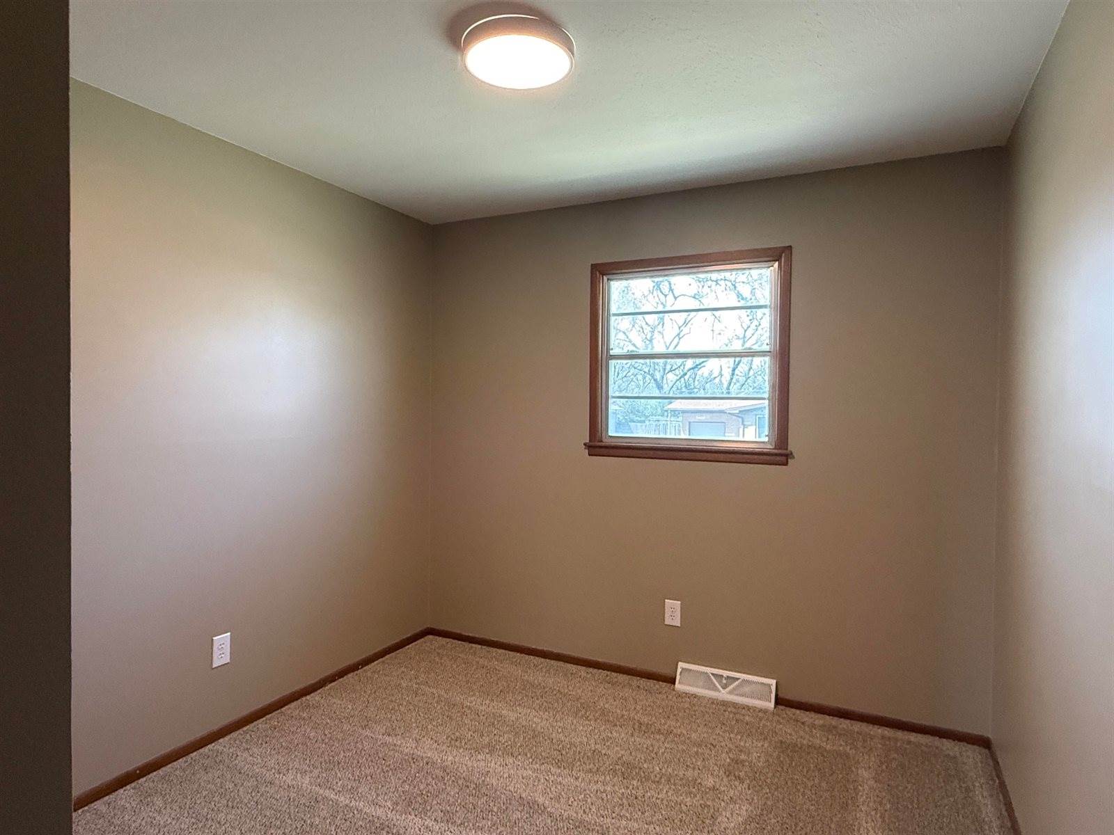 1931 East 50th St S, Wichita, KS 67216