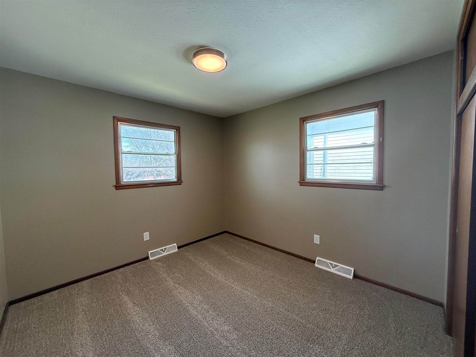1931 East 50th St S, Wichita, KS 67216
