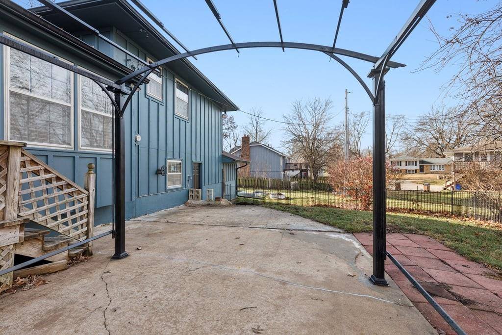 506 South Adams Street, Raymore, MO 64083