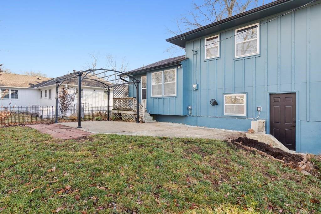 506 South Adams Street, Raymore, MO 64083