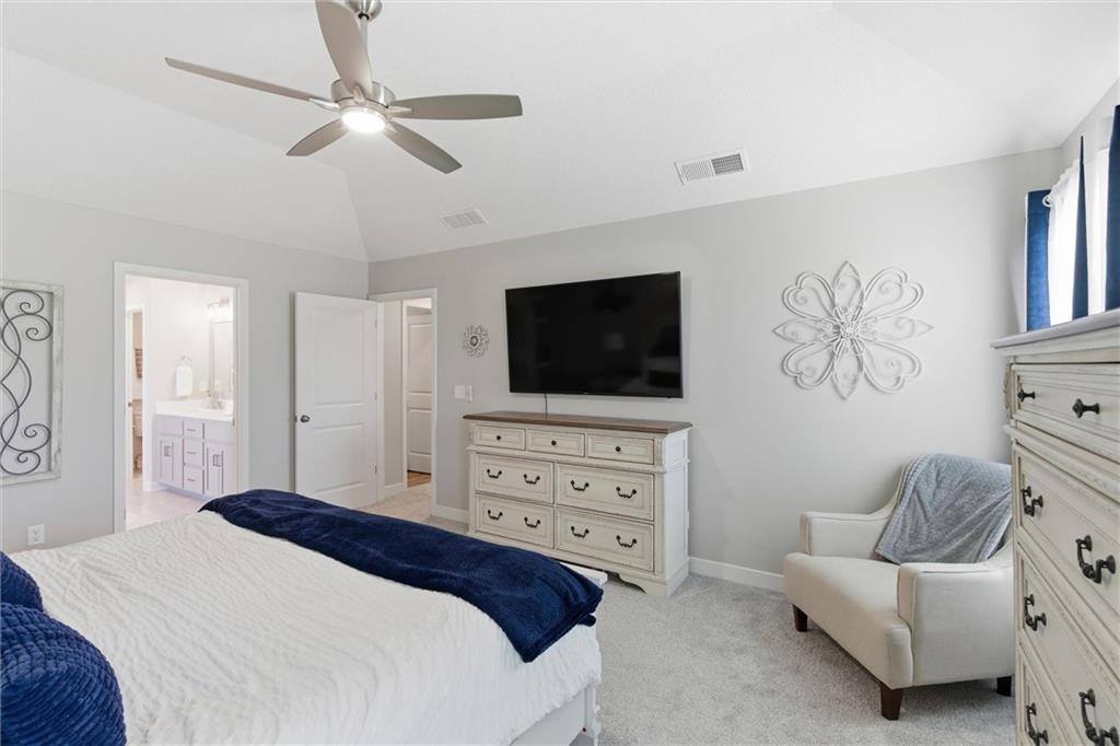308 East Oak Street, Lone Jack, MO 64070