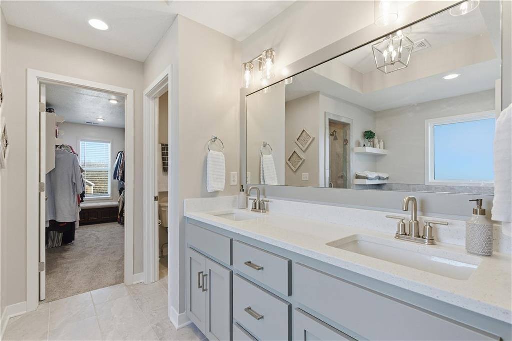 308 East Oak Street, Lone Jack, MO 64070