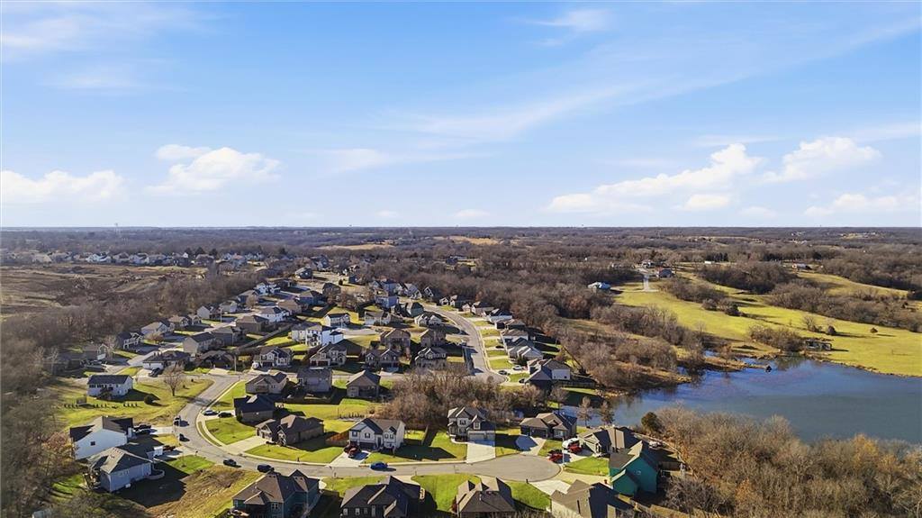308 East Oak Street, Lone Jack, MO 64070