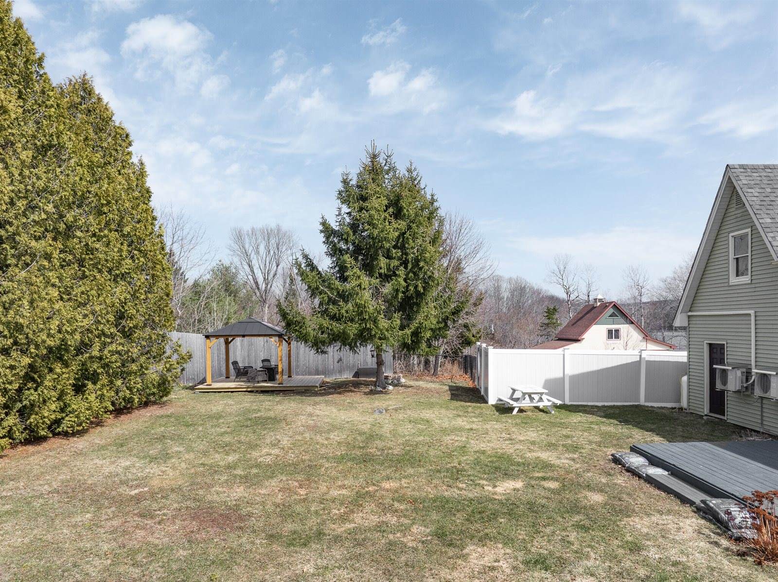 10 Pleasant Street, Winterport, ME 04496